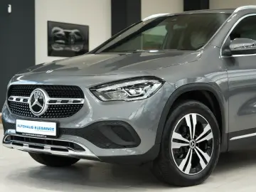 MERCEDES-BENZ GLA 200 d LEDER NAVI LED PDC-KAMERA SHZ 1.HAND