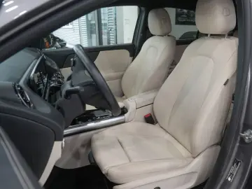 MERCEDES-BENZ GLA 200 d LEDER NAVI LED PDC-KAMERA SHZ 1.HAND