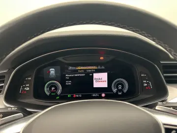 AUDI A6 Avant 50 TFSIe qu S line S tro HUD Matrix Vir