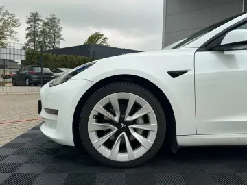 TESLA MODEL 3 LONG RANGE DUAL MOTOR   AMD RYZEN