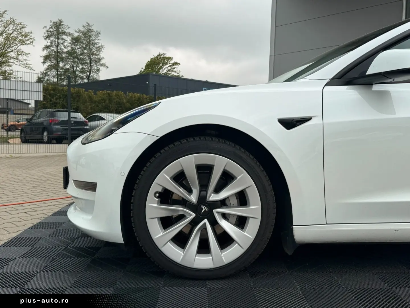 TESLA MODEL 3 LONG RANGE DUAL MOTOR   AMD RYZEN