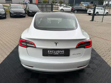 TESLA MODEL 3 LONG RANGE DUAL MOTOR   AMD RYZEN