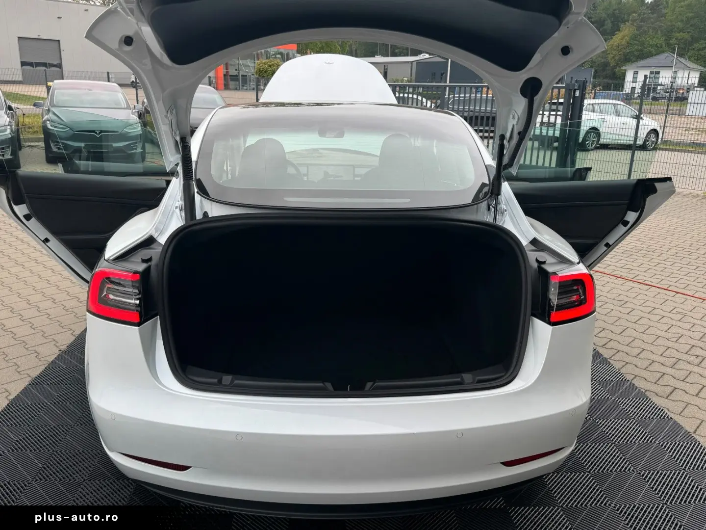 TESLA MODEL 3 LONG RANGE DUAL MOTOR   AMD RYZEN
