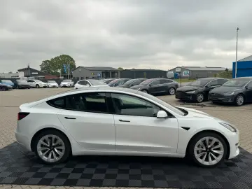TESLA MODEL 3 LONG RANGE DUAL MOTOR   AMD RYZEN