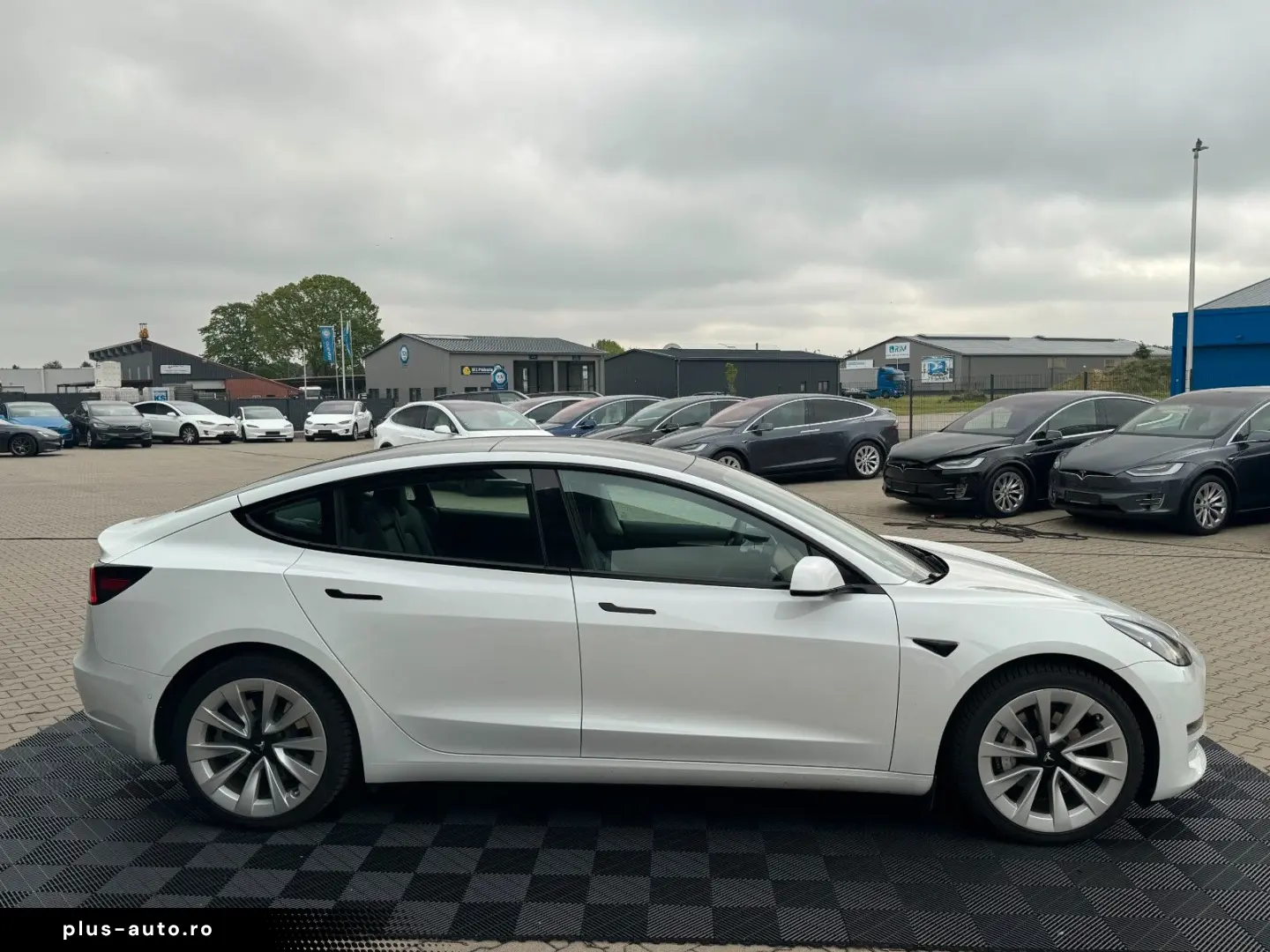 TESLA MODEL 3 LONG RANGE DUAL MOTOR   AMD RYZEN