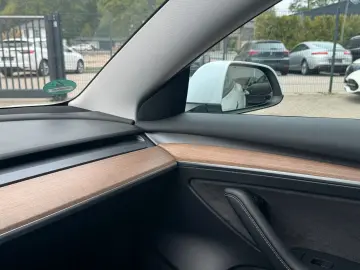 TESLA MODEL 3 LONG RANGE DUAL MOTOR   AMD RYZEN