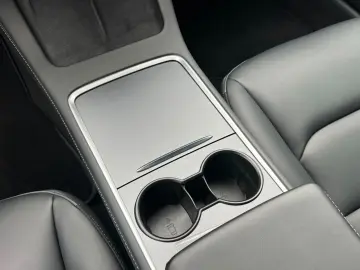 TESLA MODEL 3 LONG RANGE DUAL MOTOR   AMD RYZEN
