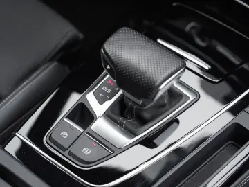 AUDI Q5 55 TFSIe S line Navi Matrix ACC AHK Kamera