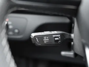AUDI Q5 55 TFSIe S line Navi Matrix ACC AHK Kamera