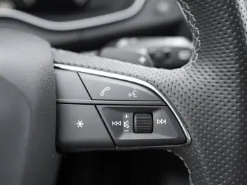 AUDI Q5 55 TFSIe S line Navi Matrix ACC AHK Kamera