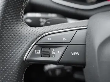 AUDI Q5 55 TFSIe S line Navi Matrix ACC AHK Kamera
