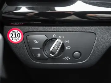 AUDI Q5 55 TFSIe S line Navi Matrix ACC AHK Kamera