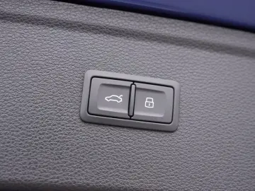 AUDI Q5 55 TFSIe S line Navi Matrix ACC AHK Kamera