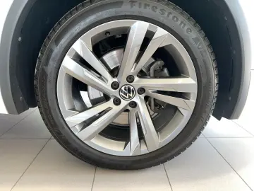 VW Tiguan Allspace 2.0 TDI R-Line 4M StaHz Pano AHK