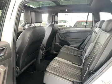 VW Tiguan Allspace 2.0 TDI R-Line 4M StaHz Pano AHK