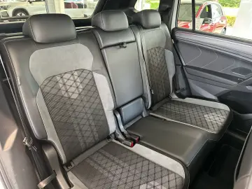 VW Tiguan Allspace 2.0 TDI R-Line 4M StaHz Pano AHK