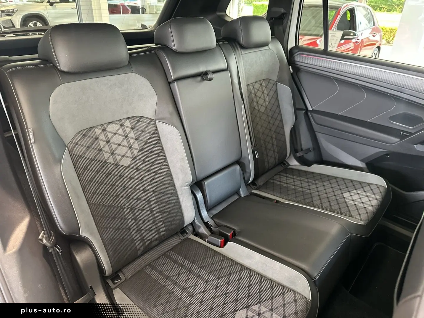 VW Tiguan Allspace 2.0 TDI R-Line 4M StaHz Pano AHK