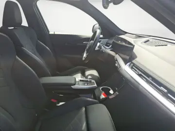 BMW iX1 xDrive30 M-Sport  Shadow Navi Pano Aktivsitz