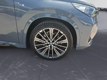 BMW iX1 xDrive30 M-Sport  Shadow Navi Pano Aktivsitz
