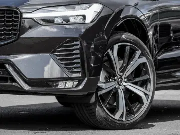VOLVO XC60 B5 (B) AWD Ultra Dark NP 82.740 -  FOUR-C B