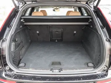 VOLVO XC60 B5 (B) AWD Ultra Dark NP 82.740 -  FOUR-C B