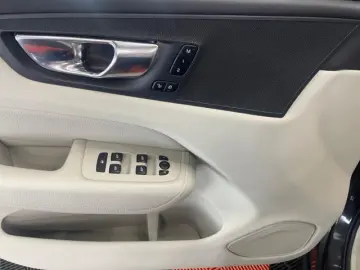 VOLVO XC60 T6 Recharge AWD Inscription Expression - Pa