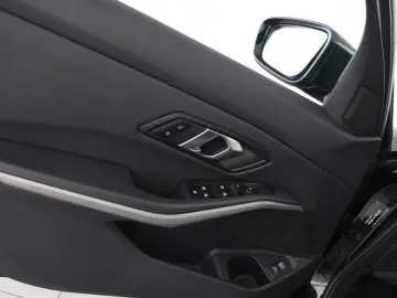 BMW 320d Touring Sportsitz Widscreen ACC RFK 17