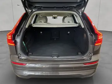 VOLVO XC60 B5 AWD Vollleder PilotAssist BLIS H&K 19&…