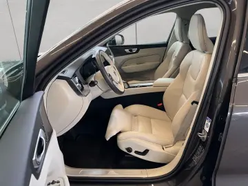 VOLVO XC60 B5 AWD Vollleder PilotAssist BLIS H&K 19&…