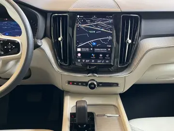 VOLVO XC60 B5 AWD Vollleder PilotAssist BLIS H&K 19&…