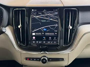 VOLVO XC60 B5 AWD Vollleder PilotAssist BLIS H&K 19&…