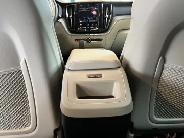 VOLVO XC60 B5 AWD Vollleder PilotAssist BLIS H&K 19&…