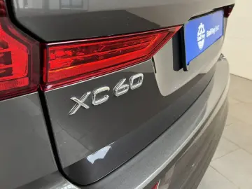 VOLVO XC60 B5 AWD Vollleder PilotAssist BLIS H&K 19&…