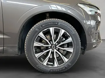 VOLVO XC60 B5 AWD Vollleder PilotAssist BLIS H&K 19&…