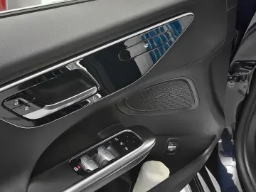 MERCEDES-BENZ C 300 d T AVANTGARDE KAMERA SPUR PDC SHZ