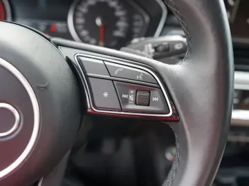 AUDI A4 Avant 45 2.0 TFSI quattro S line LED Panorama