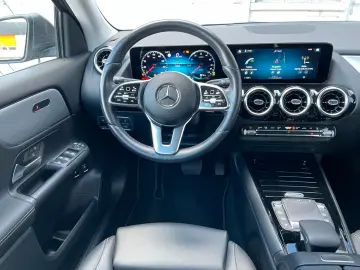 MERCEDES-BENZ GLA 250 e NAVI MBEAM LED DISTR 360  CA…