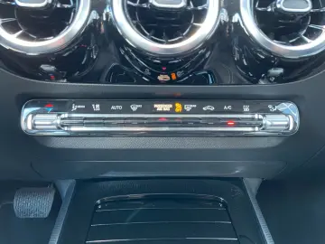 MERCEDES-BENZ GLA 250 e NAVI MBEAM LED DISTR 360  CA…