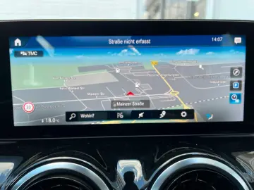 MERCEDES-BENZ GLA 250 e NAVI MBEAM LED DISTR 360  CA…