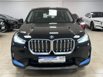 BMW iX1 30 xDrive LED Navi R-Cam CarPlay SHZ Curved
