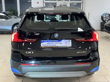BMW iX1 30 xDrive LED Navi R-Cam CarPlay SHZ Curved