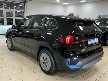 BMW iX1 30 xDrive LED Navi R-Cam CarPlay SHZ Curved