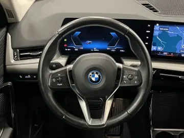 BMW iX1 30 xDrive LED Navi R-Cam CarPlay SHZ Curved