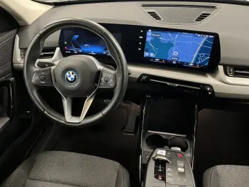 BMW iX1 30 xDrive LED Navi R-Cam CarPlay SHZ Curved