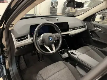 BMW iX1 30 xDrive LED Navi R-Cam CarPlay SHZ Curved