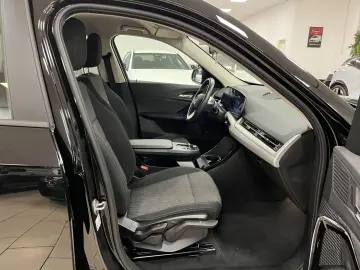 BMW iX1 30 xDrive LED Navi R-Cam CarPlay SHZ Curved