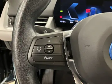 BMW iX1 30 xDrive LED Navi R-Cam CarPlay SHZ Curved
