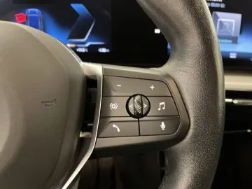 BMW iX1 30 xDrive LED Navi R-Cam CarPlay SHZ Curved