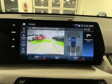 BMW iX1 30 xDrive LED Navi R-Cam CarPlay SHZ Curved