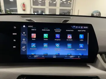 BMW iX1 30 xDrive LED Navi R-Cam CarPlay SHZ Curved